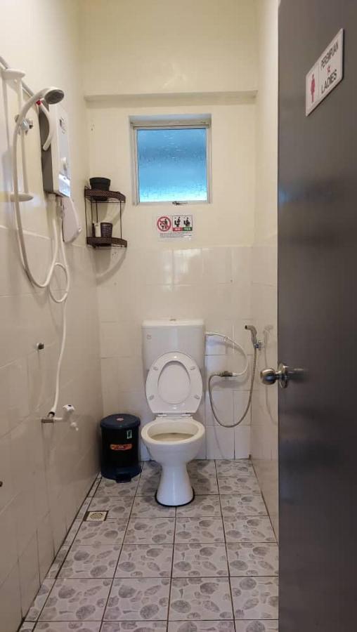 Karya Story Hostel Kudat Exteriör bild